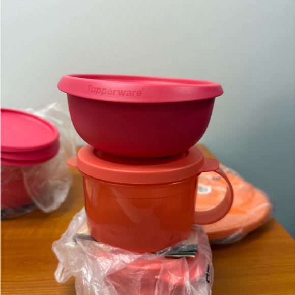 Tupperware Essentials Bowl 2 1/4 Cup Pink with Lids‎ Set of 4 and more - Picture 2 of 6
